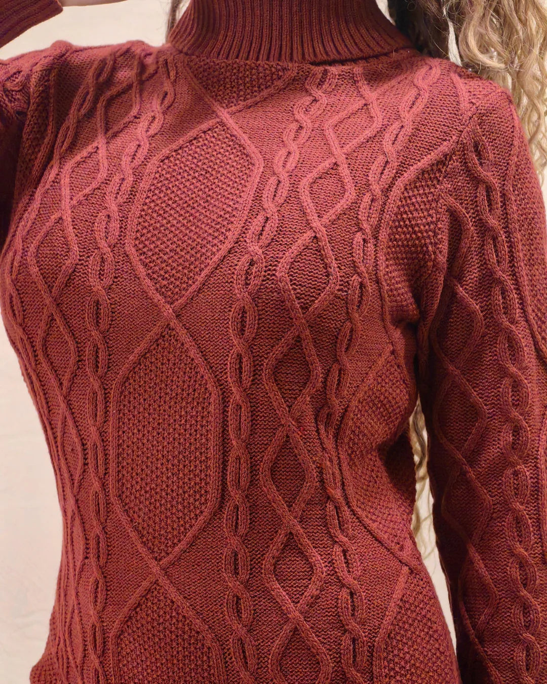 Dames Gebreide Jurk met Coltrui en Kabelpatroon